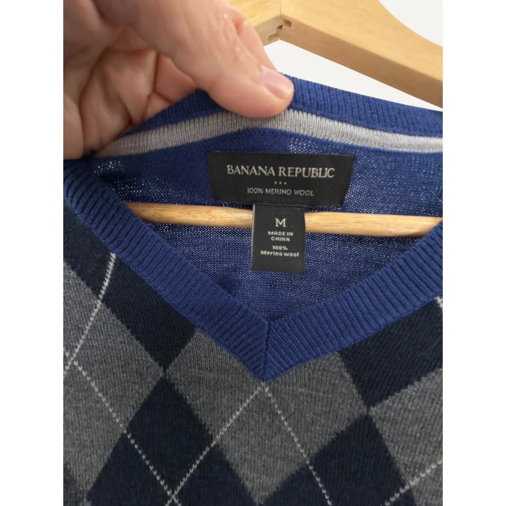 Banana Republic Mens 100% Merino Wool Sweater Argyle V-Neck M Collegiate Classic